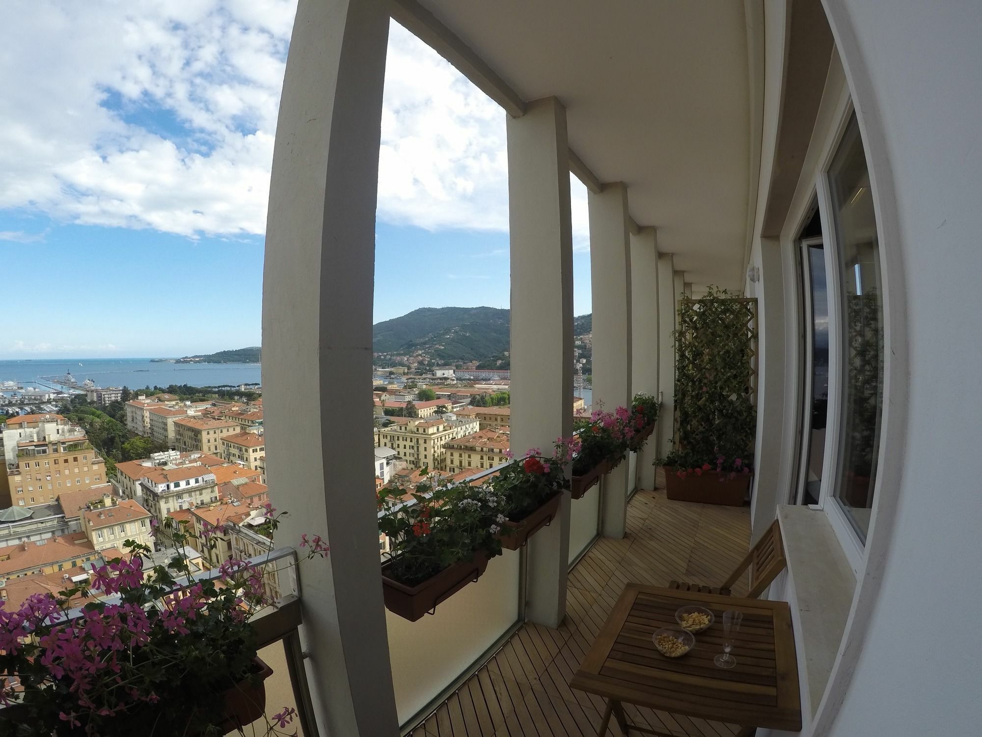 Guesthouse Il Grattacielo Sul Golfo Ла-Спеція Екстер'єр фото